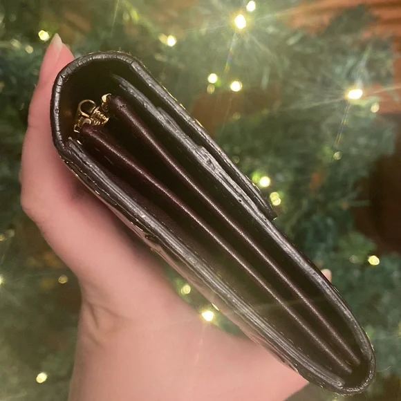 Authentic Louis Vuitton Monogram Vernis Sarah Wallet - Picture 4 of 10